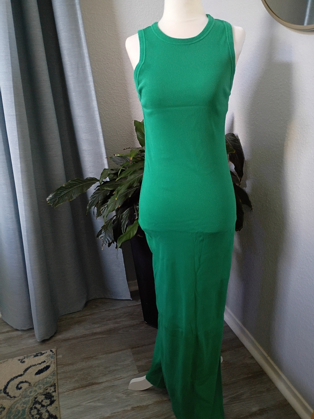 Universal Thread Green Sleeveless Maxi Dress
